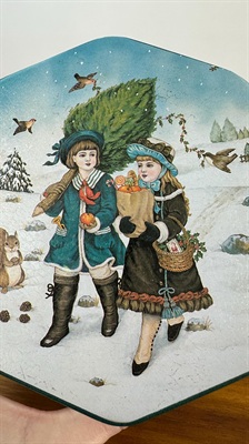 Nesting Christmas Tins | Set of 3 Vintage Victorian- themed Winter Scene Christmas Cookie Tins view 4