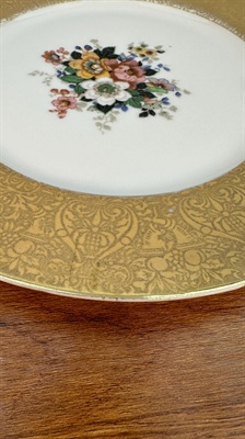 Vintage 22K Gold Gilded Floral Plate- Hutschenreuther Bavaria 10" Plate view 3
