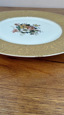Vintage 22K Gold Gilded Floral Plate- Hutschenreuther Bavaria 10" Plate view 4