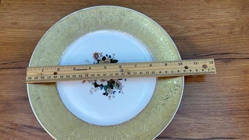 Vintage 22K Gold Gilded Floral Plate- Hutschenreuther Bavaria 10" Plate view 6