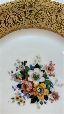 Vintage 22K Gold Gilded Floral Plate- Hutschenreuther Bavaria 10" Plate view 7