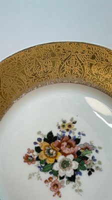 Vintage 22K Gold Gilded Floral Plate- Hutschenreuther Bavaria 10" Plate view 9