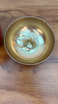 Strawberry Shaped Lithographed Tin Trinket Box Storage Vtg MCM Fruit Tin view 9