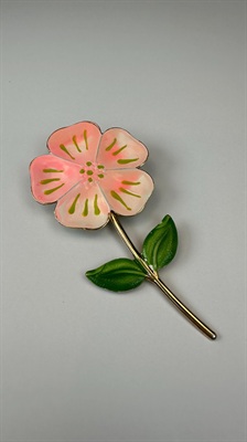 Vintage Enamel Pink Flower Pin/ Brooch view 3