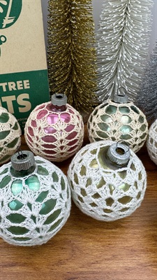12 Shiny Brite Glass Christmas Ornaments - Colorful, Unsilvered Vintage Crocheted - 1940- 1950's Made in U.S.A. RARE view 10
