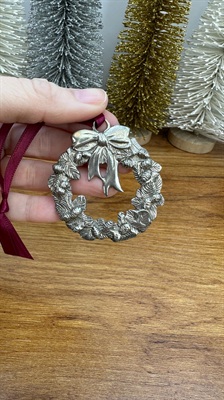 Vintage 1980's Christmas Ornament -Seagull Pewter Wreath Ornament- 1985 view 6