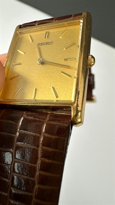 Vintage Seiko Quartz V700-5K30 Tank Watch Gold Tone with Champagne Dial- 1990's view 2