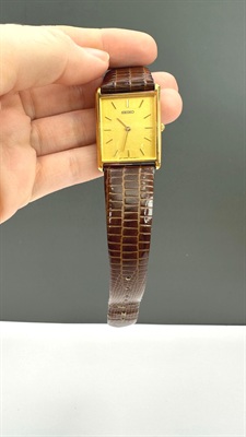 Vintage Seiko Quartz V700-5K30 Tank Watch Gold Tone with Champagne Dial- 1990's view 7