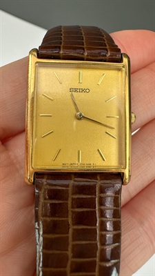 Vintage Seiko Quartz V700-5K30 Tank Watch Gold Tone with Champagne Dial- 1990's view 8
