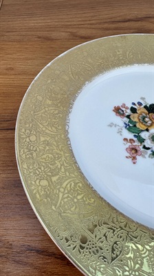 Vintage Hutschenreuther Selb 22K Gold Gilded Floral Plate-  Dinner 10" Plate view 2
