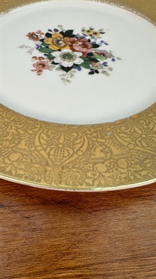 Vintage Hutschenreuther Selb 22K Gold Gilded Floral Plate-  Dinner 10" Plate view 3