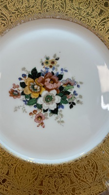 Vintage Hutschenreuther Selb 22K Gold Gilded Floral Plate-  Dinner 10" Plate view 8