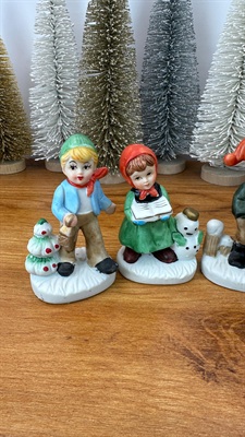 Vintage Christmas Caroler Figurines | Winter Village Figures Flambro -SET of 4 view 9