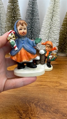 Vintage Napco Christmas Figurines- Boy and Girl  -Japan view 3