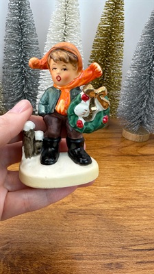 Vintage Napco Christmas Figurines- Boy and Girl  -Japan view 7