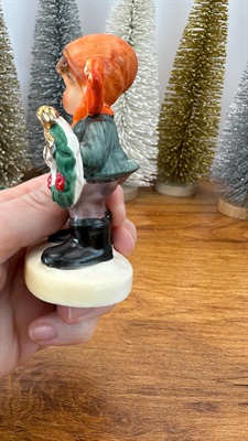 Vintage Napco Christmas Figurines- Boy and Girl  -Japan view 8