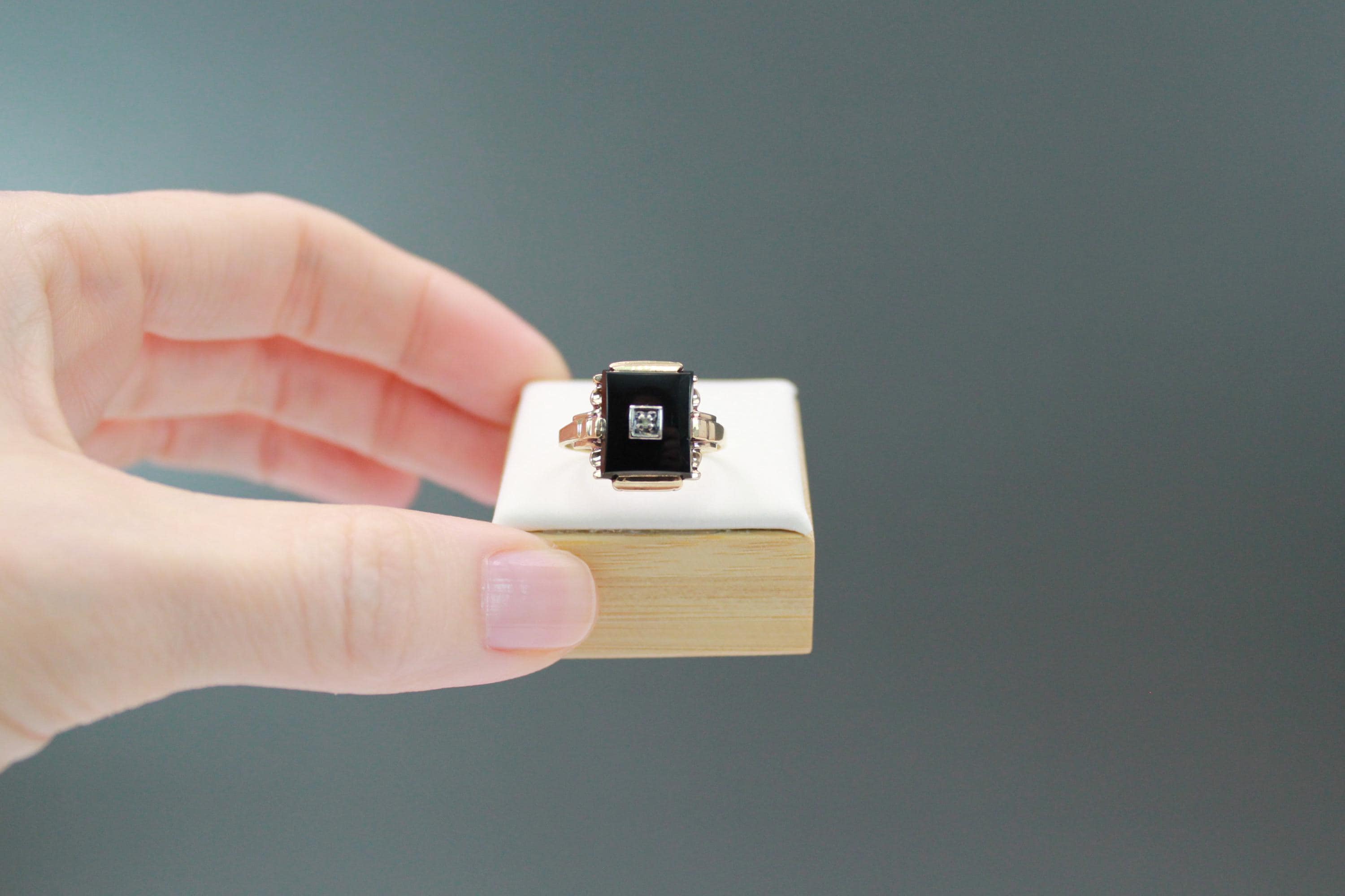 Vintage 10k Gold Black Onyx Ring With Diamond Accent | SIZE 7.75