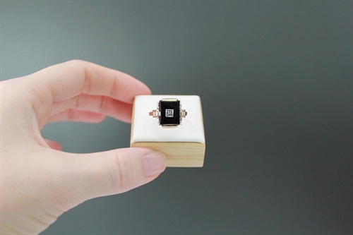 Vintage 10k Gold Black Onyx Ring With Diamond Accent | SIZE 7.75 view 1