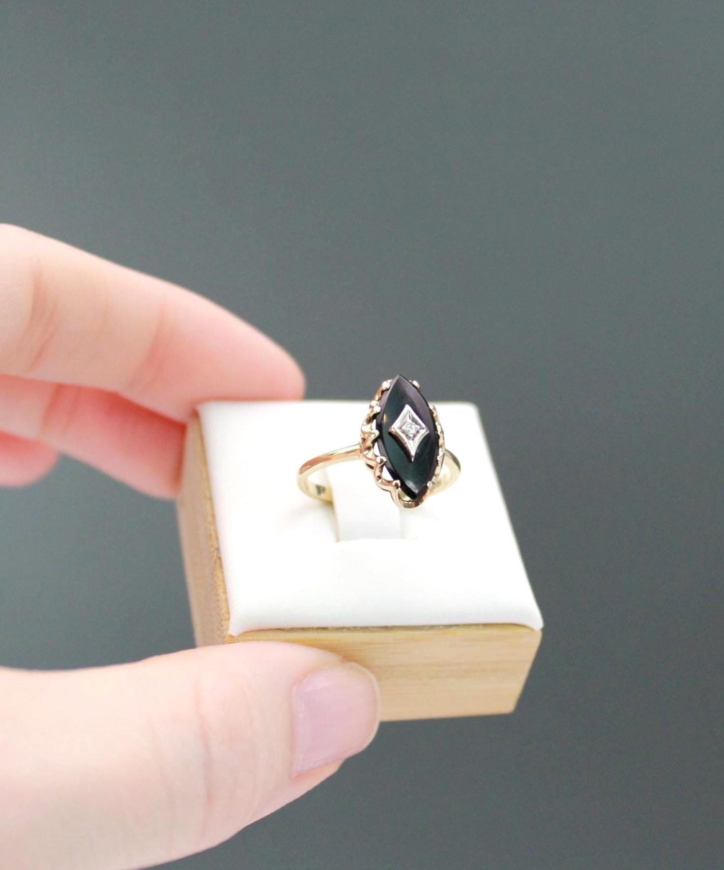 Vintage 10k Gold Black Onyx Ring With Diamond Accent | SIZE 5.5