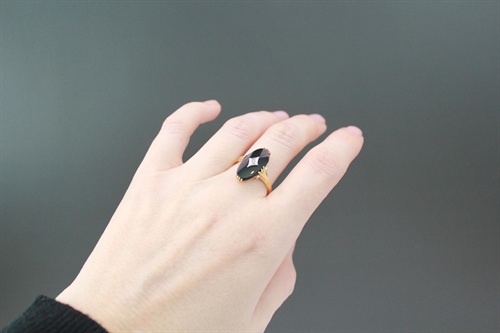 Vintage 14k Solid Gold Black Onyx and Diamond Ring  | SIZE 7.75 view 3