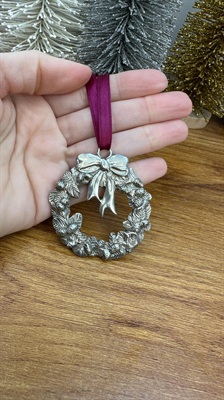 Vintage 1980's Christmas Ornament -Seagull Pewter Wreath Ornament- 1985 view 2