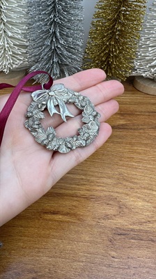 Vintage 1980's Christmas Ornament -Seagull Pewter Wreath Ornament- 1985 view 3