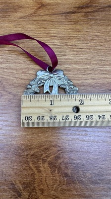 Vintage 1980's Christmas Ornament -Seagull Pewter Wreath Ornament- 1985 view 7