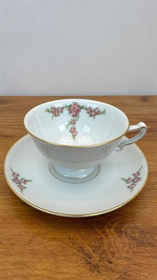Vintage Heinrich Teacup and Saucer  H&C Bavaria -Rosalinda view 1