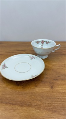 Vintage Heinrich Teacup and Saucer  H&C Bavaria -Rosalinda view 6