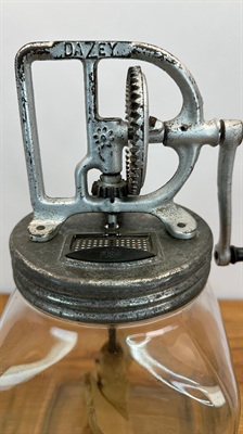 Vintage Dazey Butter Churn No. 60 | Dazey Churn & MFG. Co. ST Louis USA- 6-Quart view 5