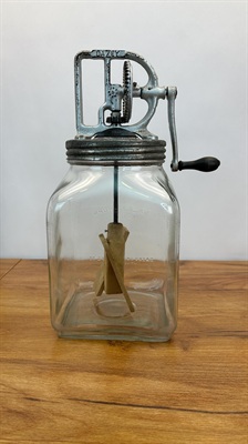 Vintage Dazey Butter Churn No. 60 | Dazey Churn & MFG. Co. ST Louis USA- 6-Quart view 6