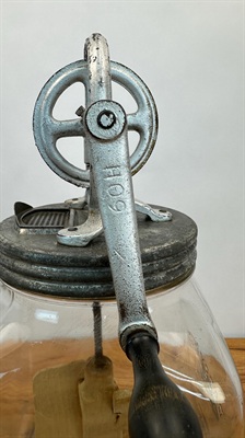 Vintage Dazey Butter Churn No. 60 | Dazey Churn & MFG. Co. ST Louis USA- 6-Quart view 8