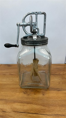 Vintage Dazey Butter Churn No. 60 | Dazey Churn & MFG. Co. ST Louis USA- 6-Quart view 10