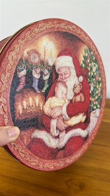 Vintage Christmas Tin 1990's Santa Claus Embossed and Textured Tin- Empty PartyLite Tin view 7
